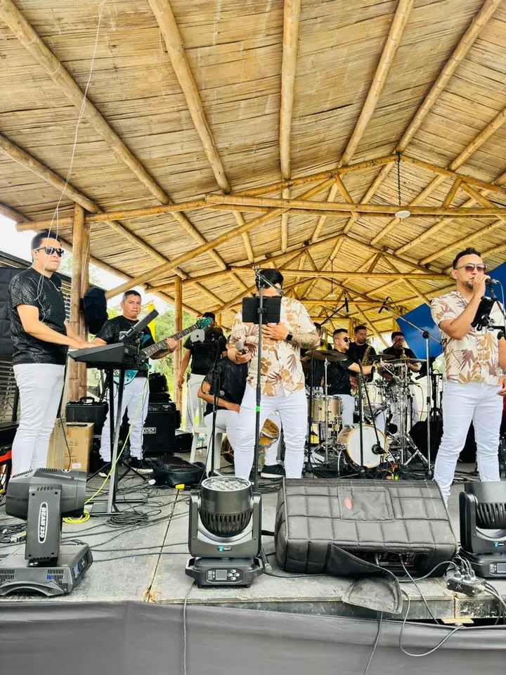 Orquesta en vivo en un evento de fin de año